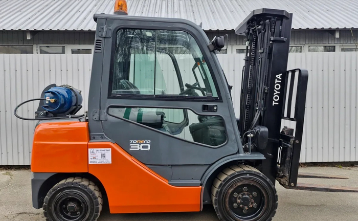 Навантажувач Toyota 02-8FGF30 Навантажувач Toyota 02-8FGF30