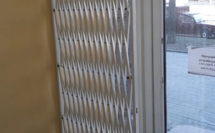 Захисні розсувні решітки на двері та вікна 1м2 Захисні розсувні решітки на двері та вікна 1м2