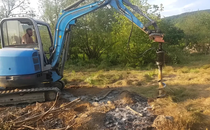 Ямобур на базі екскаватора: буріння під палі та стовпи