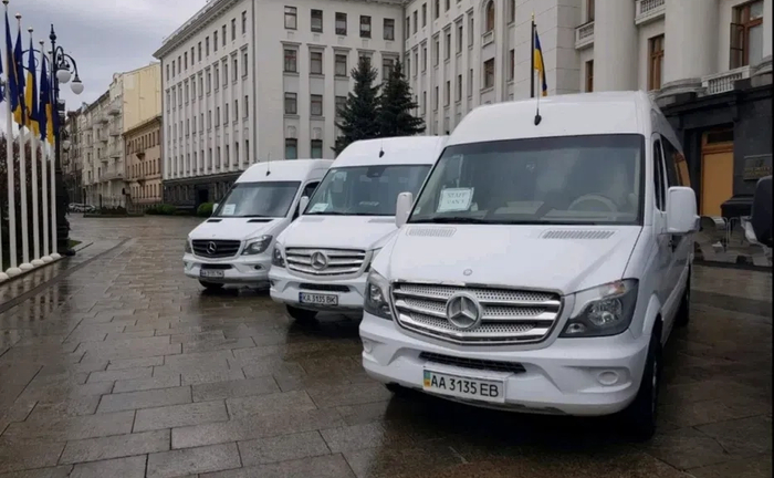 Мікроавтобуси, автобуси, міжнародні перевезення з водієм Мікроавтобуси, автобуси, міжнародні перевезення з водієм