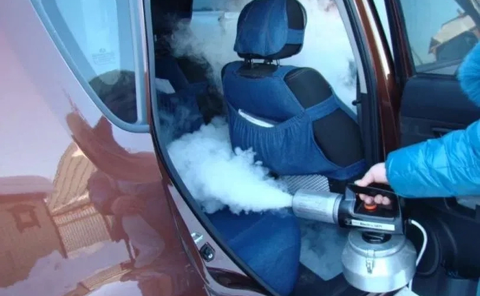 Усунення запаху в автомобілі із застосуванням Сухого туману та Озонатора