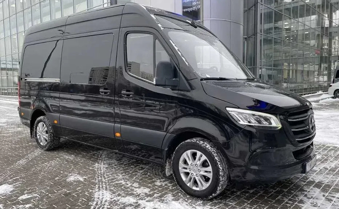 Перевезення пасажирів та посилок в Європу