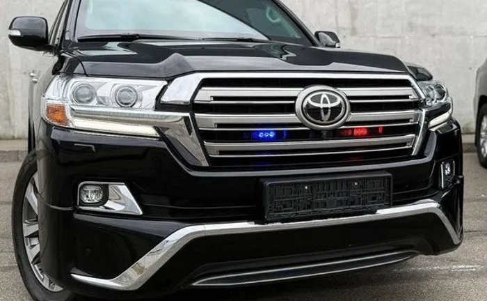 143 Броньована Toyota Land Cruiser 200 з водієм замовити 143 Броньована Toyota Land Cruiser 200 з водієм замовити