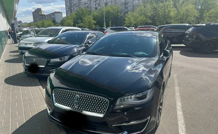 Водитель с автомобилем Lincoln MKZ — Услуги премиум-класса Водитель с автомобилем Lincoln MKZ — Услуги премиум-класса