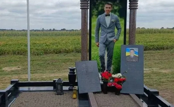 Гранитные Памятники, Оградки. Полный пакет Ритуальных Услуг. Гранитные Памятники, Оградки. Полный пакет Ритуальных Услуг.
