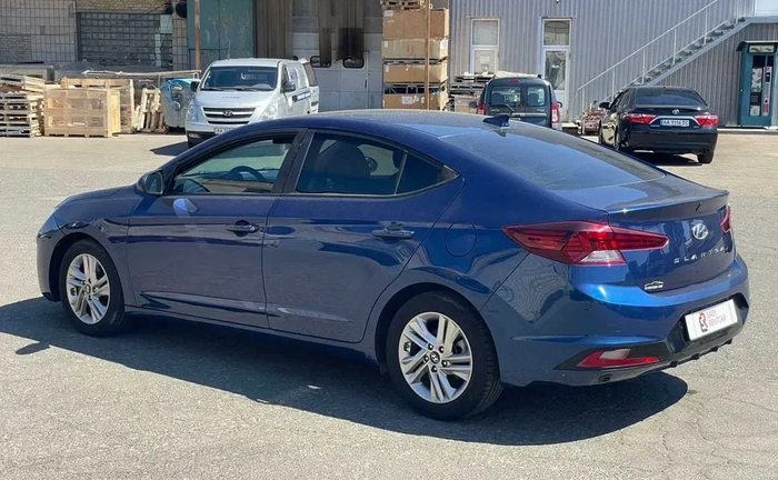Автомобіль Hyundai Elantra Автомобіль Hyundai Elantra