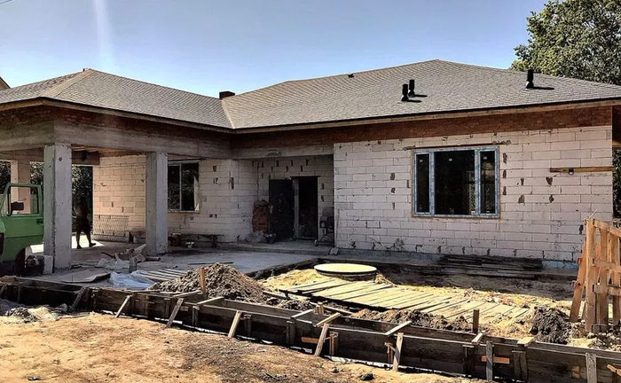 Якісна Машинна Штукатурка Стін та Стелі. Ідеально Рівна Поверхня за Короткий Термін! Якісна Машинна Штукатурка Стін та Стелі. Ідеально Рівна Поверхня за Короткий Термін!