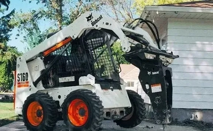 Потужний Гідромолот на базі Bobcat S160 Потужний Гідромолот на базі Bobcat S160