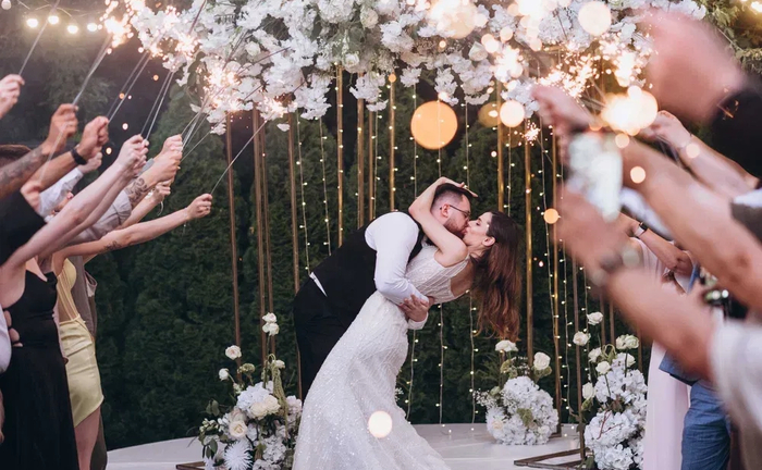 Фотограф, відеооператор. відеозйомка, фотозйомка урочистих подій Фотограф, відеооператор. відеозйомка, фотозйомка урочистих подій