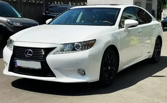 305 Авто на весілля Lexus ES 300 Hybrid білий 305 Авто на весілля Lexus ES 300 Hybrid білий