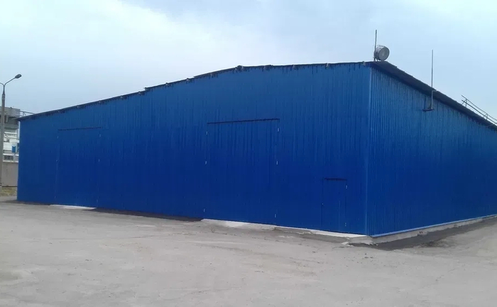 Склад 1200 кв.м. Дуже вигідне розташування. Хороші умови.