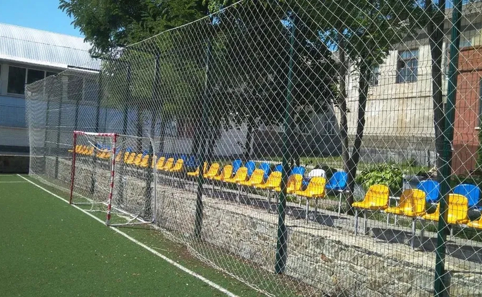 Виготовляємо сітки. Сітка капронова для огородження футбольних полів. Виготовляємо сітки. Сітка капронова для огородження футбольних полів.