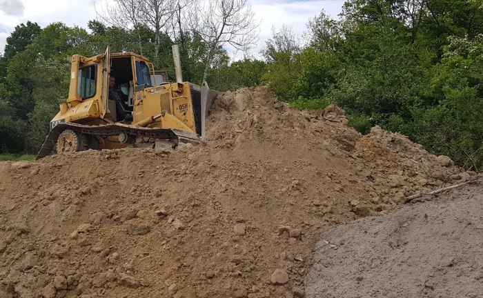 Послуги бульдозера Caterpillar D5 H LGP Послуги бульдозера Caterpillar D5 H LGP