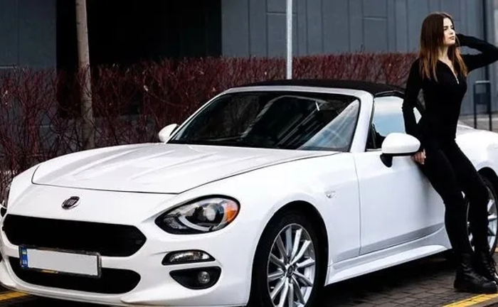 200 Кабріолет на весілля Fіat 124 Spider білий без водія 200 Кабріолет на весілля Fіat 124 Spider білий без водія