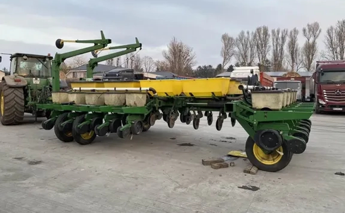 Сівалка JOHN DEERE 7200 (2116) Сівалка JOHN DEERE 7200 (2116)