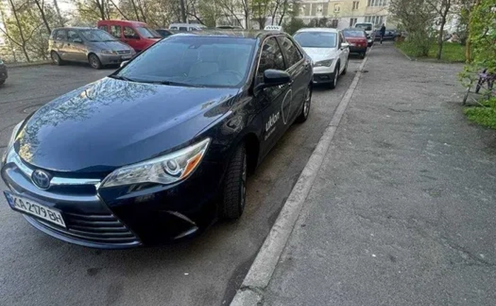 Toyota Camry Гібрид з Ліцензією Toyota Camry Гібрид з Ліцензією