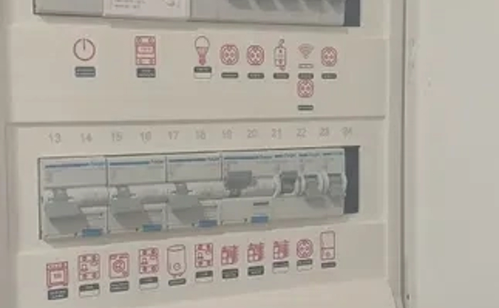 Якісні роботи від досвідченого електрика. По всіх деталях телефонуйте.