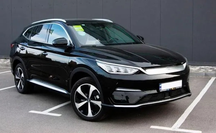 126 BYD ID електро позашляховик на весілля з водієм 126 BYD ID електро позашляховик на весілля з водієм