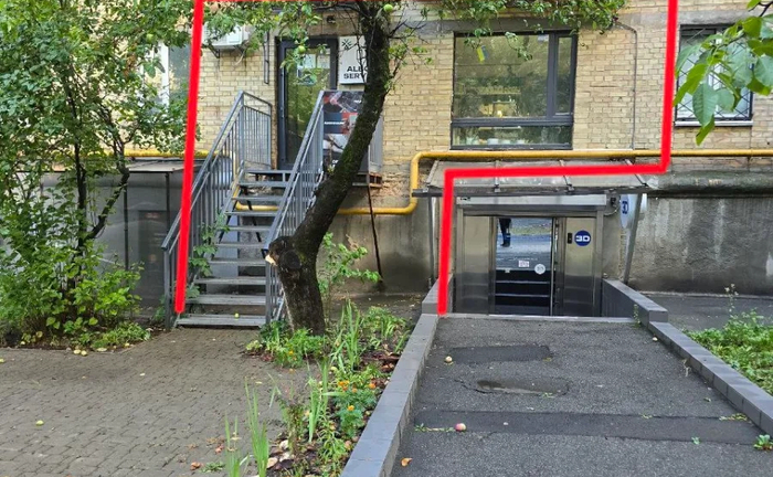 Фасадне приміщення 32 м2 в Печерському районі