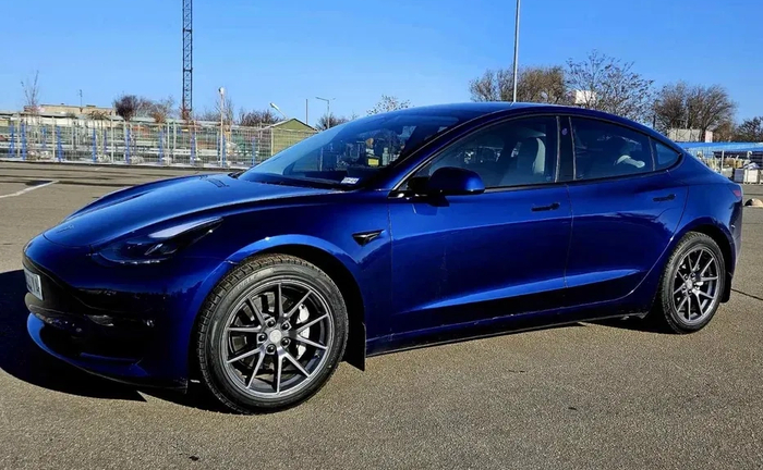 Tesla Model 3 Tesla Model 3