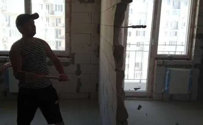 ДЕМОНТАЖНЫЕ РАБОТЫ, Демонтаж квартир, строений вручную и техникой. 160 за кв. метр