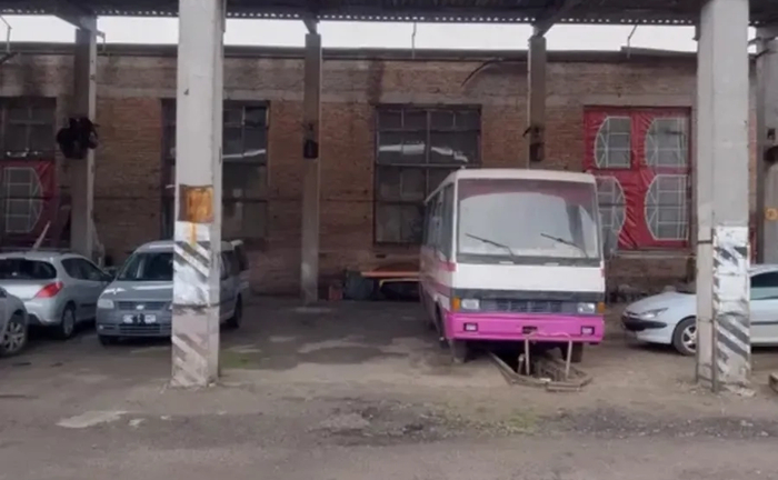 Парковка для авто під накриттям