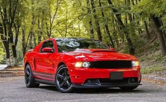 269 Ford Mustang GT Sport червоний на зйомки фото київ