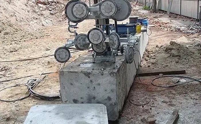 Різання залізобетонних конструкцій алмазним канатом від 9 900 ₴/кв.м Різання залізобетонних конструкцій алмазним канатом від 9 900 ₴/кв.м