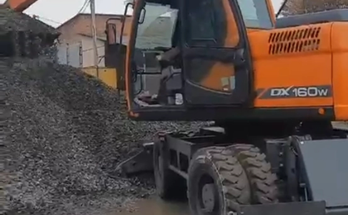 Екскаватор повноповоротний Doosan 160 Екскаватор повноповоротний Doosan 160