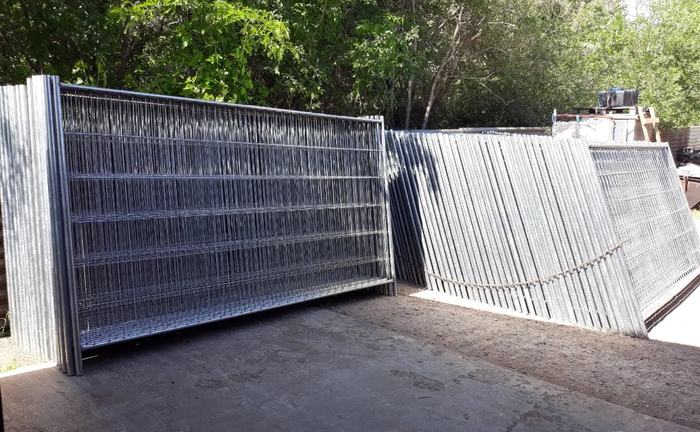 Виготовлення тимчасових будівельних огорож. Переносні тимчасові огорожі на бетонних блоках для організації місць проведення будівельних робіт Виготовлення тимчасових будівельних огорож. Переносні тимчасові огорожі на бетонних блоках для організації місць проведення будівельних робіт