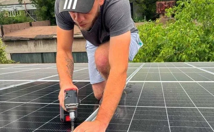 Професійно встановлюємо сонячні електростанції.