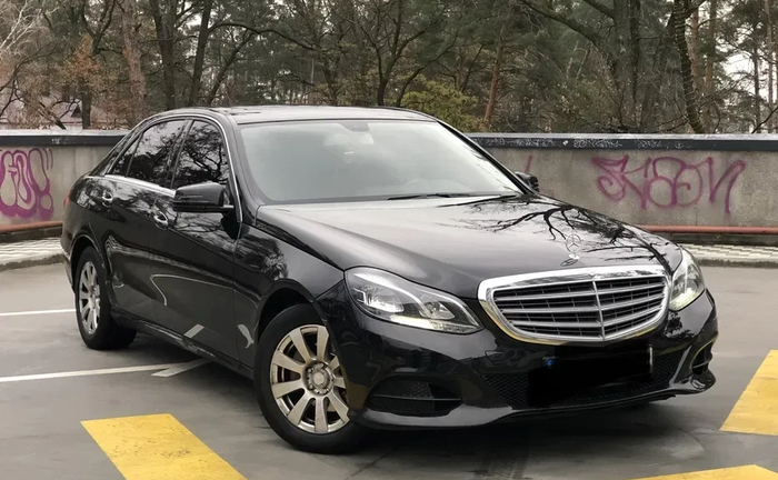 Mercedes -Benz E200 Mercedes -Benz E200