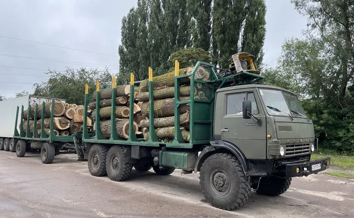 Послуги лісовоза камаз з маніпулятором Послуги лісовоза камаз з маніпулятором
