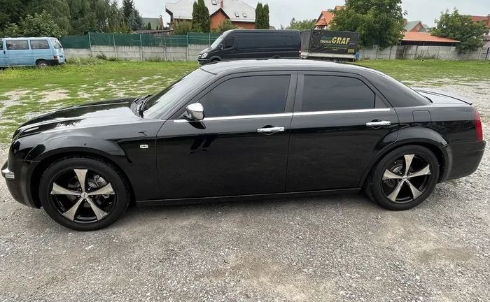 Chrysler 300C для Вашого Весілля: Елегантне Авто, Комфортний Салон та Преміальний Сервіс! Chrysler 300C для Вашого Весілля: Елегантне Авто, Комфортний Салон та Преміальний Сервіс!