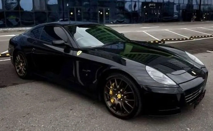 281 Ferrari 612 чорна для фотосесії зйомки замовити