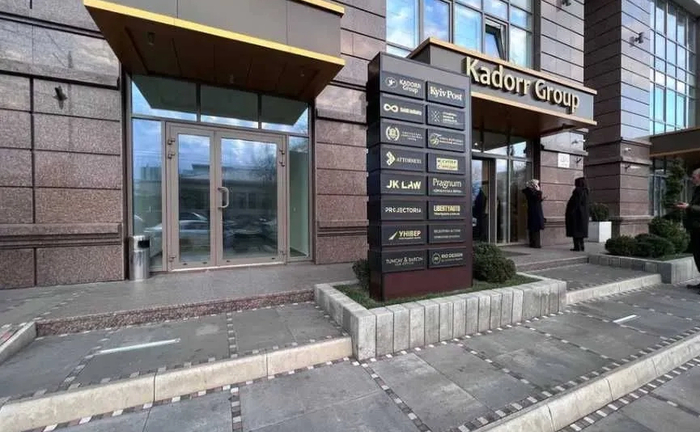Видовий дизайнерський офіс 100 м2 в БЦ Kadorr Видовий дизайнерський офіс 100 м2 в БЦ Kadorr