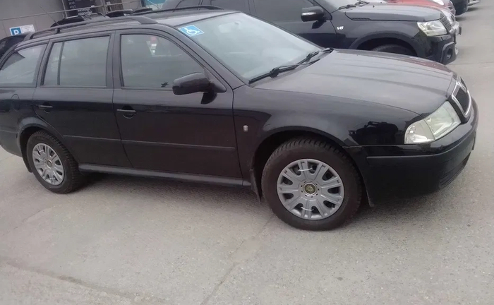 Послуги легкового автомобіля (Шкода Октавія 2010р.в) з водієм