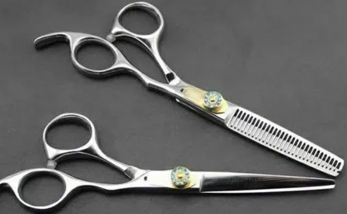 Заточка ножиць перукарських та манікюр інструментів під мікроскопом Заточка ножиць перукарських та манікюр інструментів під мікроскопом