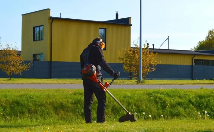 Покос травы, вырубка кустарников, спиливание ненужных деревьев уборка территории Покос травы, вырубка кустарников, спиливание ненужных деревьев уборка территории