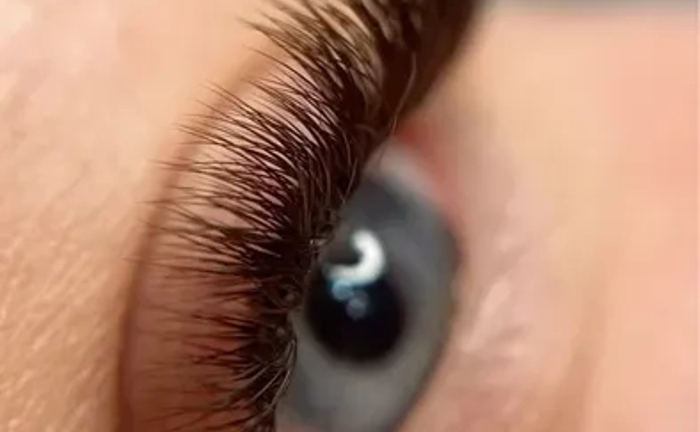 Якісне нарощування вій для ідеального та виразного погляду