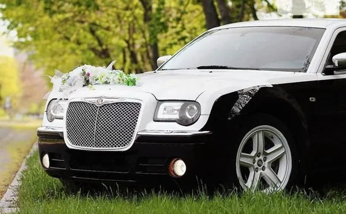 125 Авто на весілля Chrysler 300C черно-білий 125 Авто на весілля Chrysler 300C черно-білий