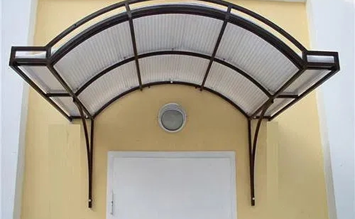 Козырек над входом в дом, козырек над входной дверью, навес над двором
