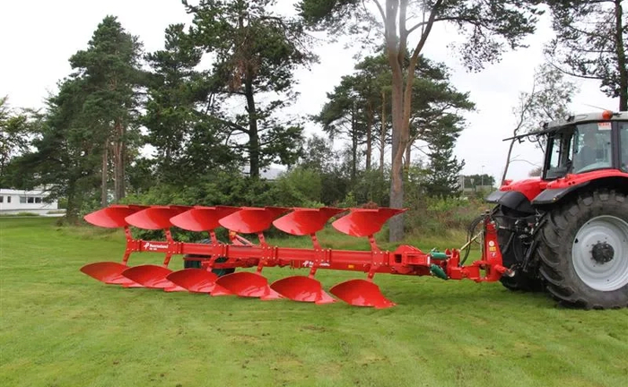 Плуг KVERNELAND (1662) для оранки землі