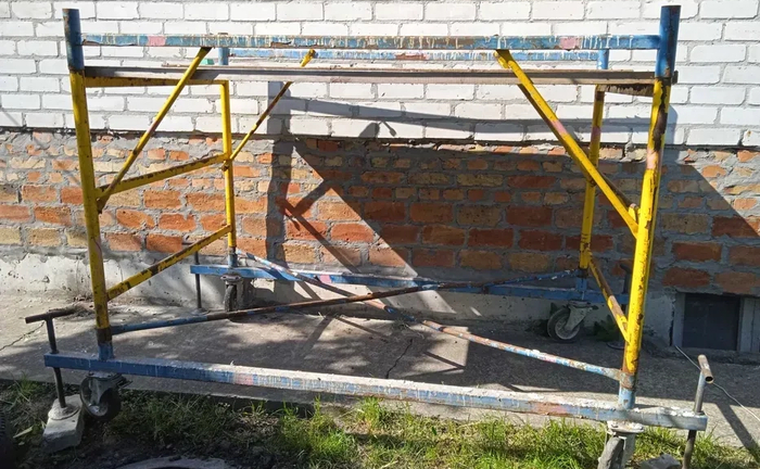 Ліса ,вишка тура п'ять метрів Ліса ,вишка тура п'ять метрів