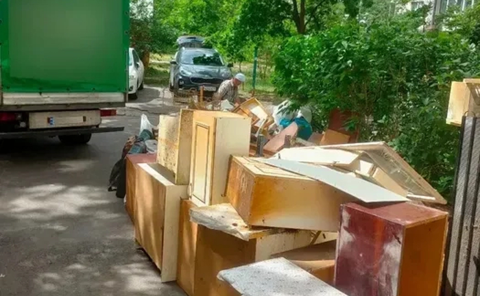 Професійний вивіз старих меблів з демонтажем та навантаженням