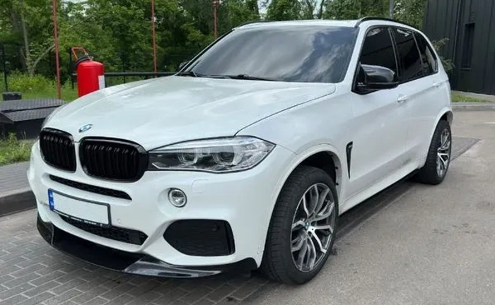 059 Джип на весілля BMW X5 білий з водієм замовити 059 Джип на весілля BMW X5 білий з водієм замовити