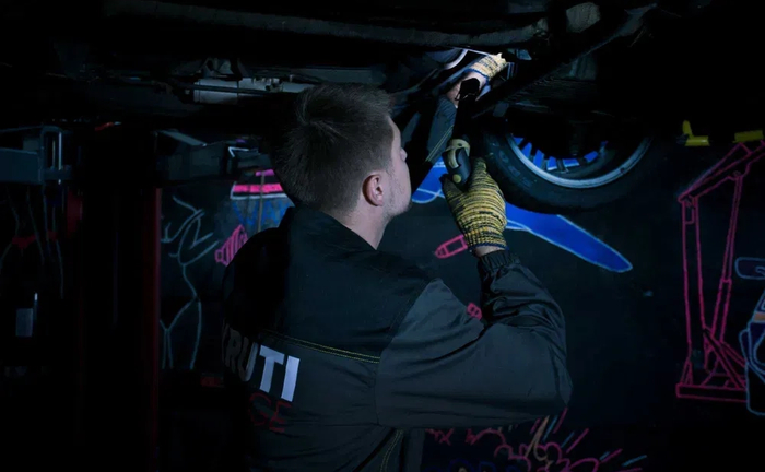 СТО та Автосервіс: Пропонуємо ремонт, діагностику перед покупкою та повну перевірку автомобіля.