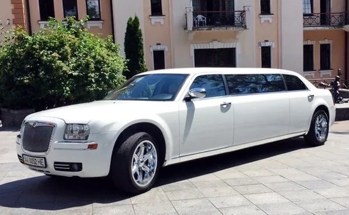 004 Лімузин на весілля Chrysler 300C Disco 004 Лімузин на весілля Chrysler 300C Disco