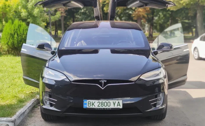 Весільний авто кортеж TESLA Model S, X ,лимузин на весілля BMW M Весільний авто кортеж TESLA Model S, X ,лимузин на весілля BMW M