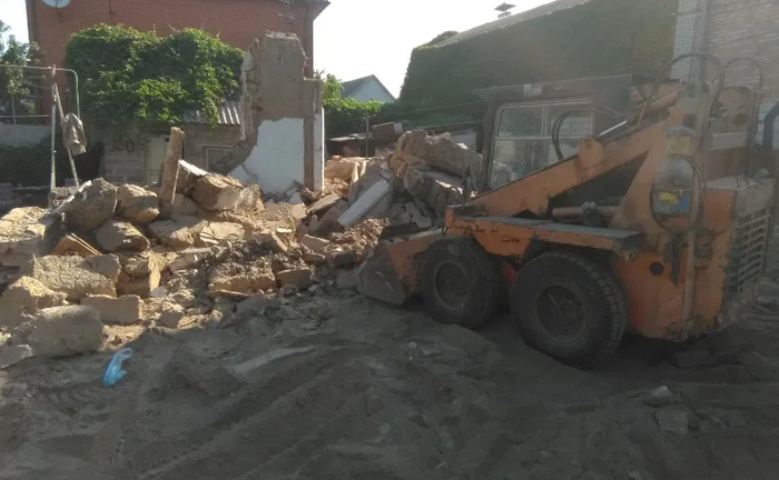 Екскаватор, мінінавантажувач, вивіз сміття, демонтаж будинку, пісок, щебінь
